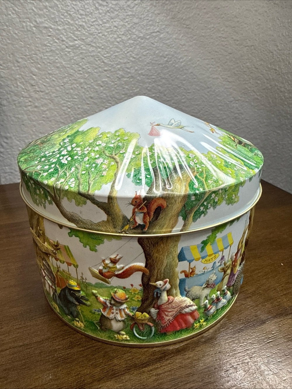 Vntg  Churchilll's Woodland Fair
 Empty Tin Spring
Easter Theme